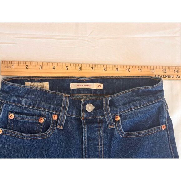 Levi's Premium Denim "Wedgie Straight" Jeans in dark wash Sz 24 w/ fray cuff EUC - Picture 5 of 8